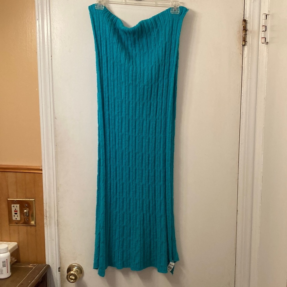 Old Navy turquoise teal knit scarf